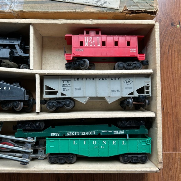 Vintage 1960s Lionel Electric Train Set - Picture 4 of 7
